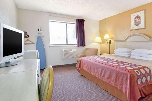 Super 8 by Wyndham Clearwater/St. Petersburg Airport - image 29