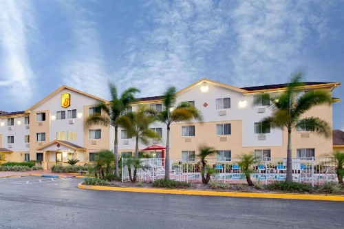 Super 8 by Wyndham Clearwater/St. Petersburg Airport - image 35