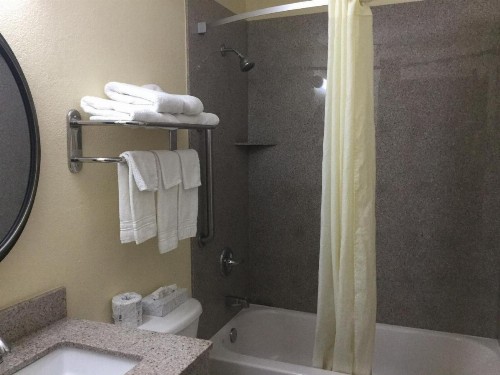 Super 8 by Wyndham Clearwater/St. Petersburg Airport - image 41