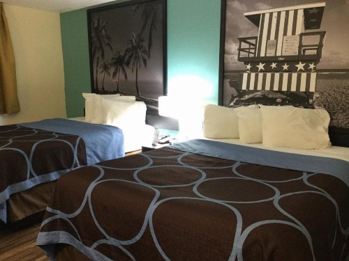Super 8 by Wyndham Clearwater/St. Petersburg Airport - image 45