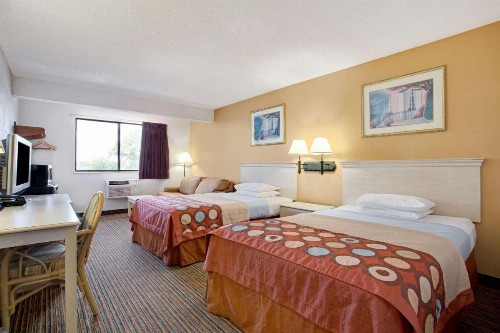 Super 8 by Wyndham Clearwater/St. Petersburg Airport - image 49