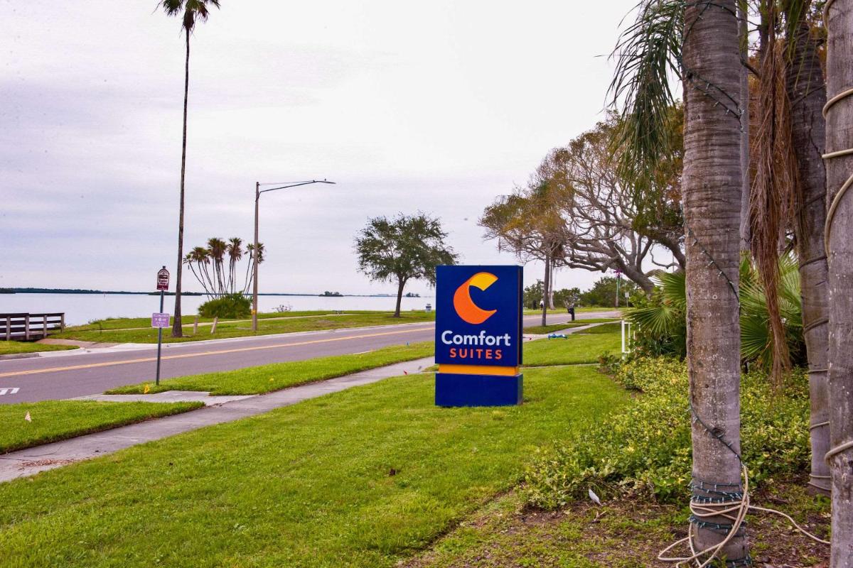 Comfort Suites Clearwater - Dunedin - image 2