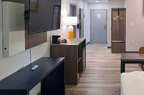 Comfort Suites Clearwater - Dunedin - image 3