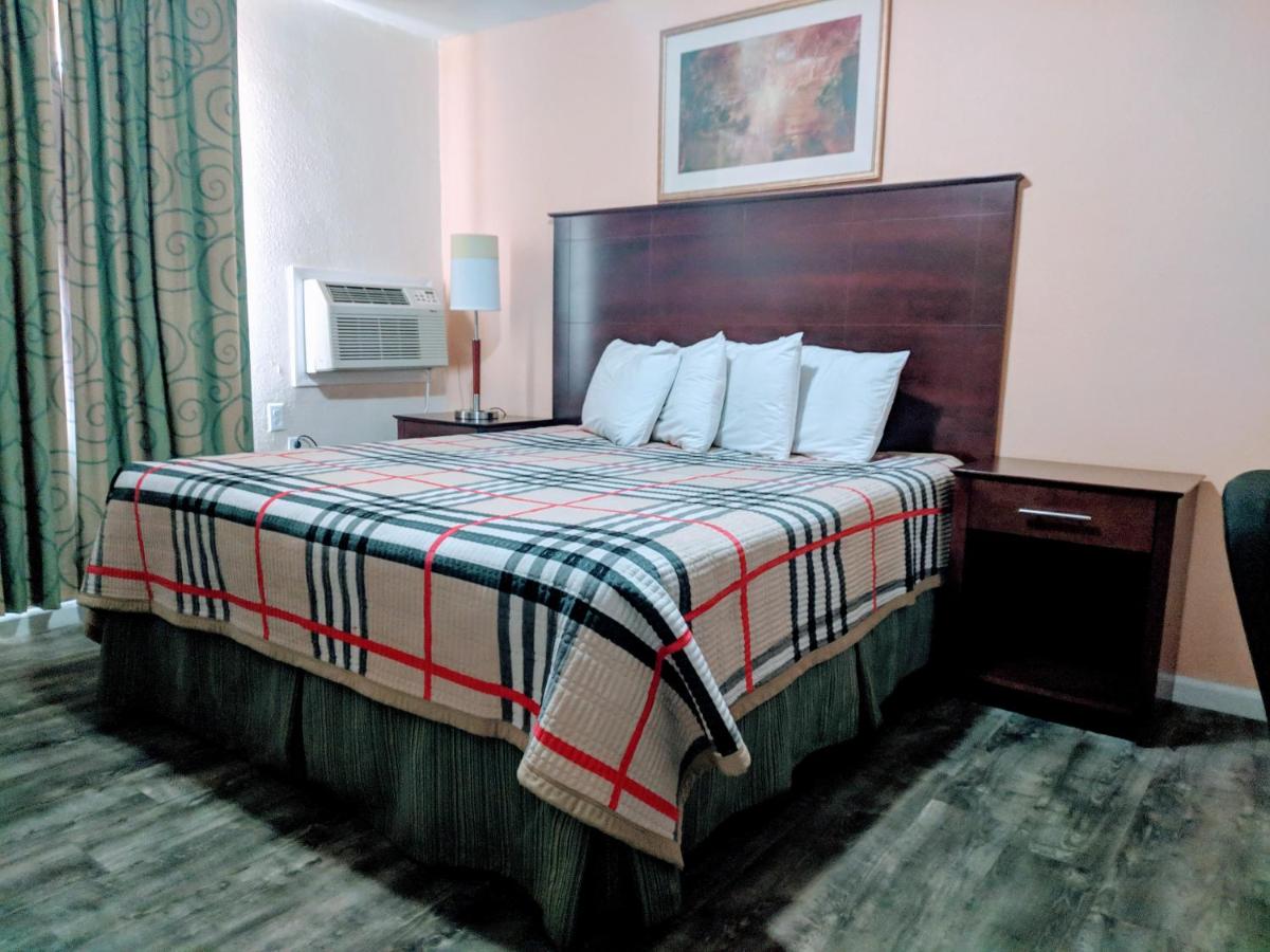 Travelers Inn - Clearwater - image 6