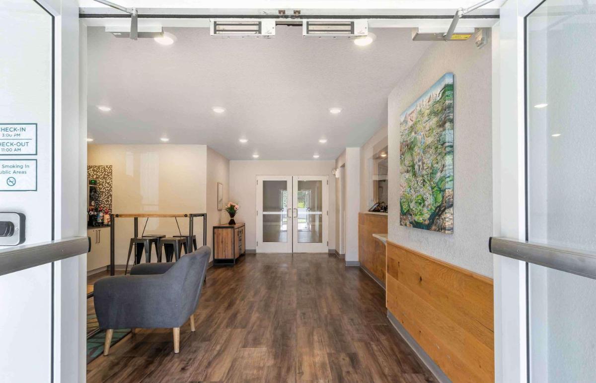 Woodspring Suites Clearwater - image 5