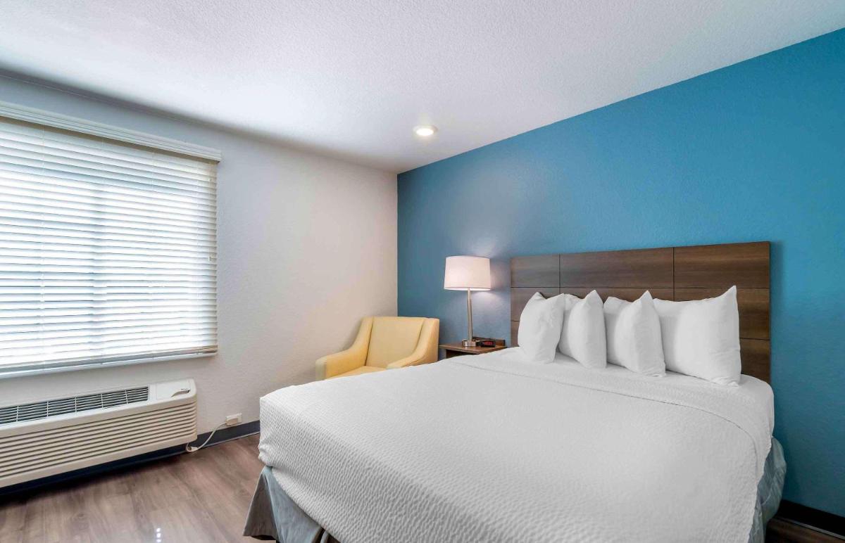 Woodspring Suites Clearwater - image 6