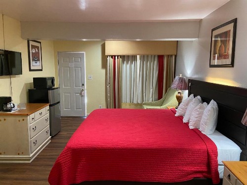 Delux Inn - image 10