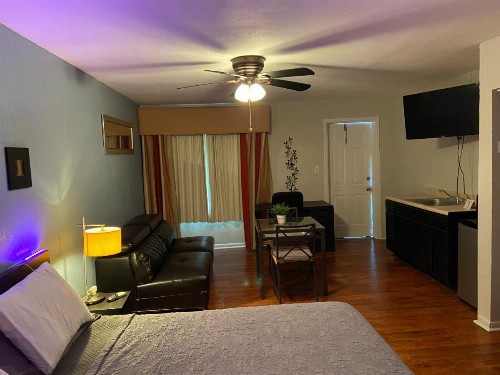 Delux Inn - image 19