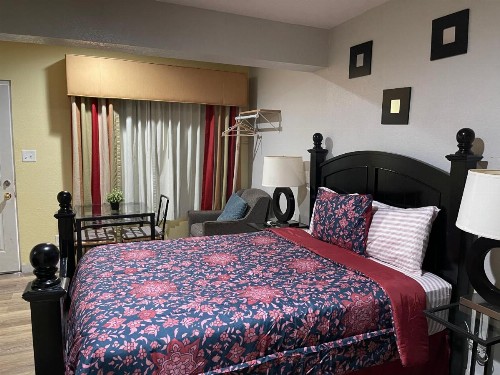 Delux Inn - image 3