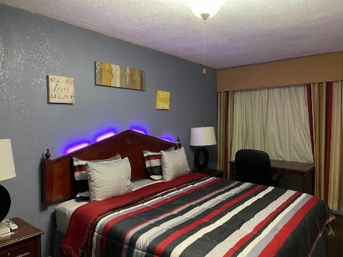 Delux Inn - image 4