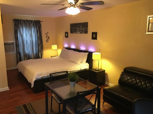 Delux Inn - image 5