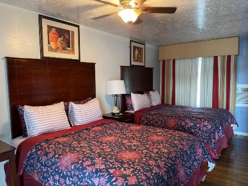 Delux Inn - image 6