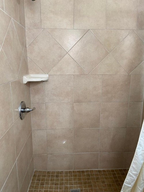Delux Inn - image 7