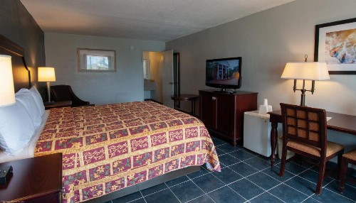 Express Inn & Suites - 5 Miles from St Petersburg Clearwater Airport - image 15