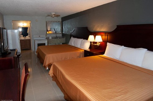 Express Inn & Suites - 5 Miles from St Petersburg Clearwater Airport - image 17