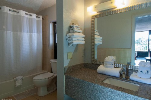 Express Inn & Suites - 5 Miles from St Petersburg Clearwater Airport - image 19