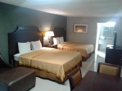 Express Inn & Suites - 5 Miles from St Petersburg Clearwater Airport - image 25