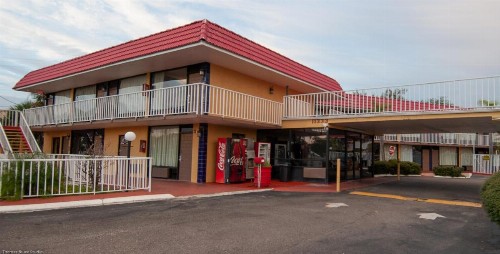 Express Inn & Suites - 5 Miles from St Petersburg Clearwater Airport - image 7