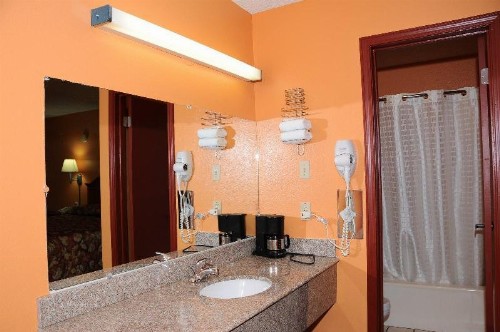 American Inn Cleburne - image 1