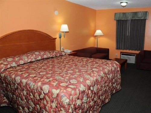 American Inn Cleburne - image 8