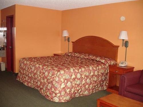 American Inn Cleburne - image 2