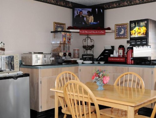 American Inn Cleburne - image 4