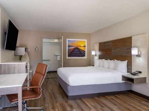 Days Inn by Wyndham Clemson - image 14