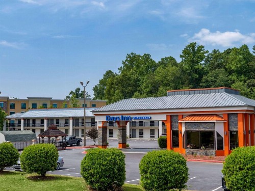 Days Inn by Wyndham Clemson - image 2