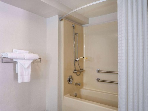 Days Inn by Wyndham Clemson - image 20