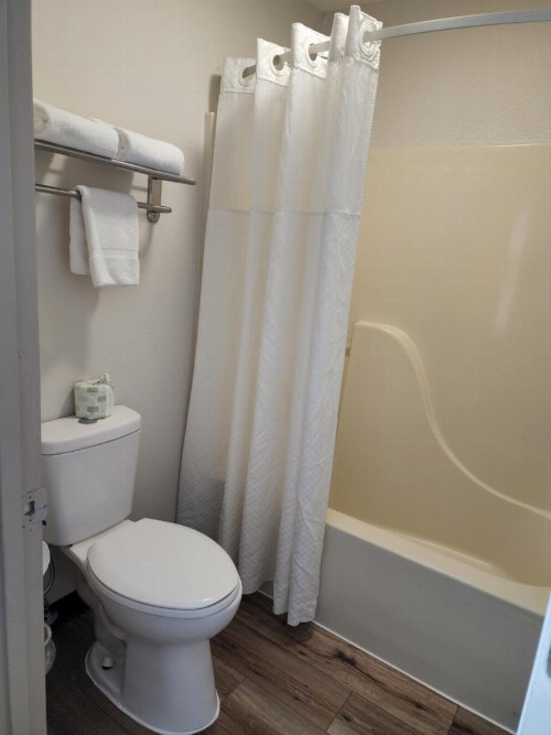 Days Inn by Wyndham Clemson - image 33