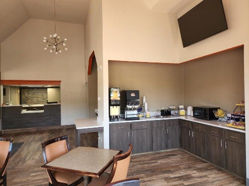 Days Inn by Wyndham Clemson - image 37