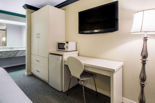 Quality Inn Clermont West Kissimmee - image 10