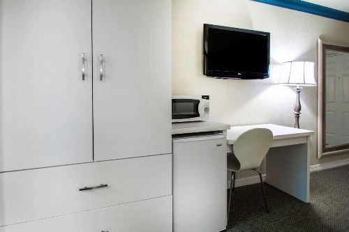Quality Inn Clermont West Kissimmee - image 2