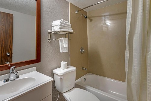 Rodeway Inn - image 14