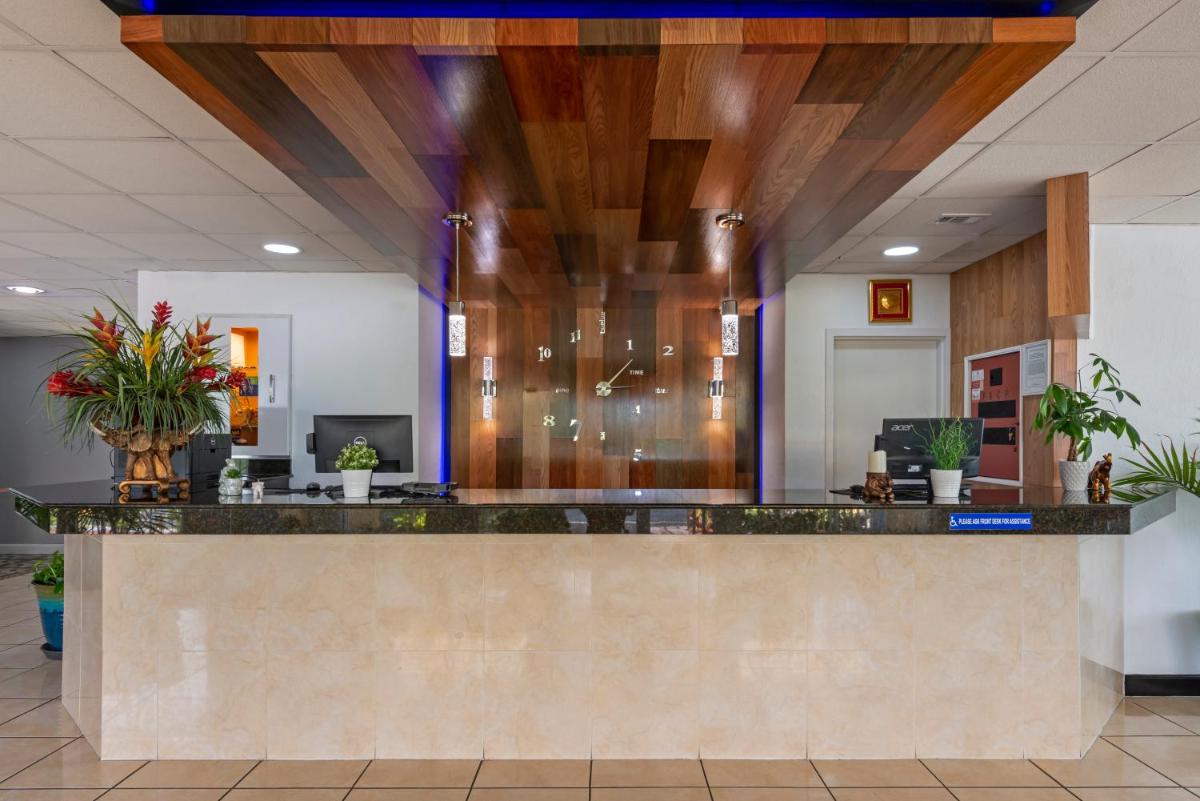 Rodeway Inn - image 2