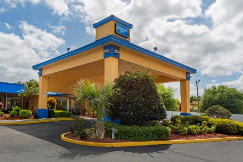 Rodeway Inn - image 21