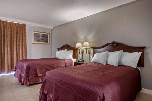 Rodeway Inn - image 7