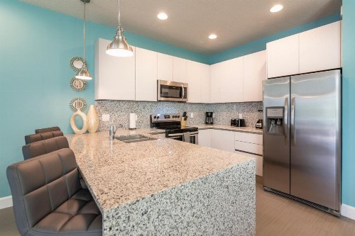 Stunning 3 bedroom townhome - image 10