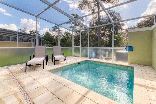 Stunning 3 bedroom townhome - image 11