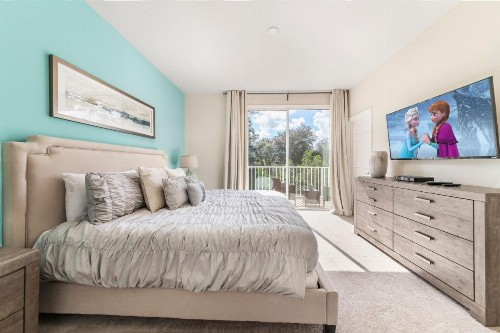Stunning 3 bedroom townhome - image 12