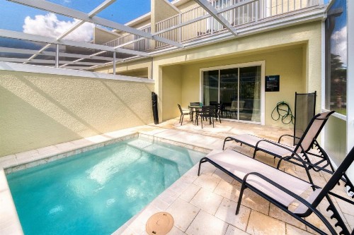Stunning 3 bedroom townhome - image 3