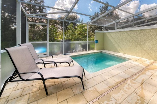 Stunning 3 bedroom townhome - image 4