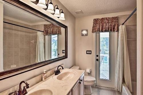 Home Near Disney - Private Screened Pool and Spa! - image 2