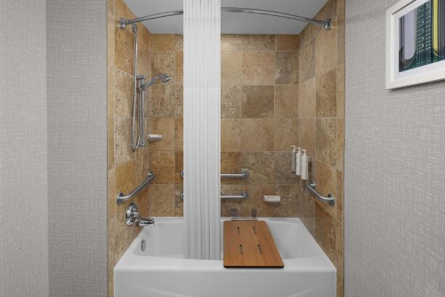 Hampton Inn Cleveland-Downtown - image 10
