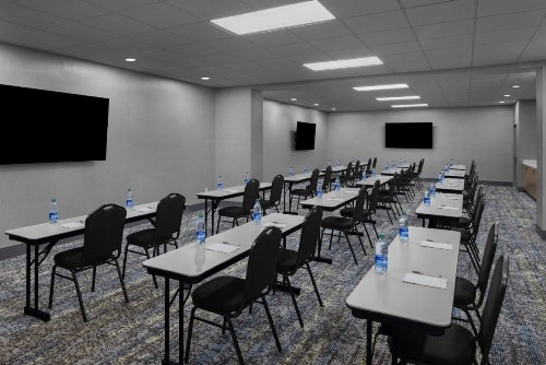 Hampton Inn Cleveland-Downtown - image 17