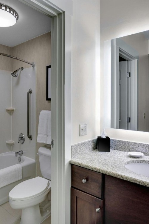 Residence Inn by Marriott Cleveland Downtown - image 29