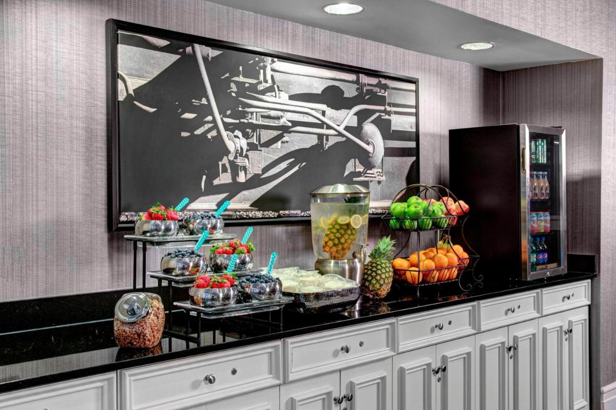 Residence Inn by Marriott Cleveland Downtown - image 3