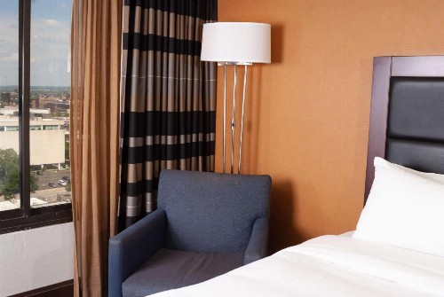 DoubleTree by Hilton Cleveland/Downtown Lakeside - image 13