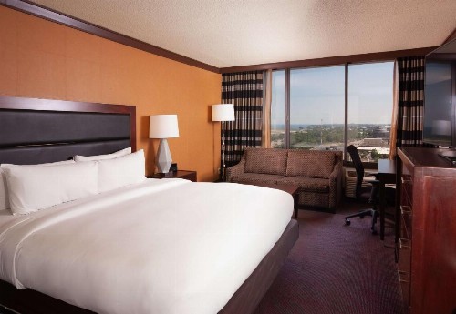 DoubleTree by Hilton Cleveland/Downtown Lakeside - image 15