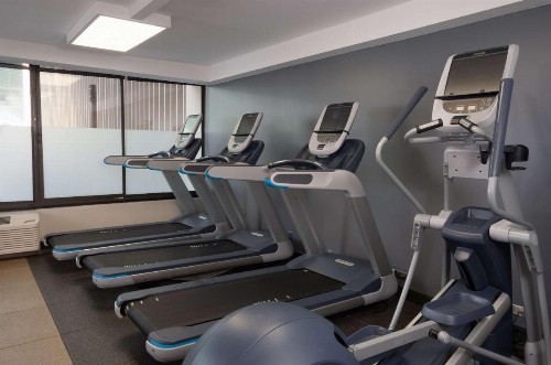 DoubleTree by Hilton Cleveland/Downtown Lakeside - image 3